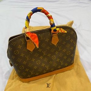 Authentic louis vuitton Alma monogram PM. Personal used -none smoker and no pets